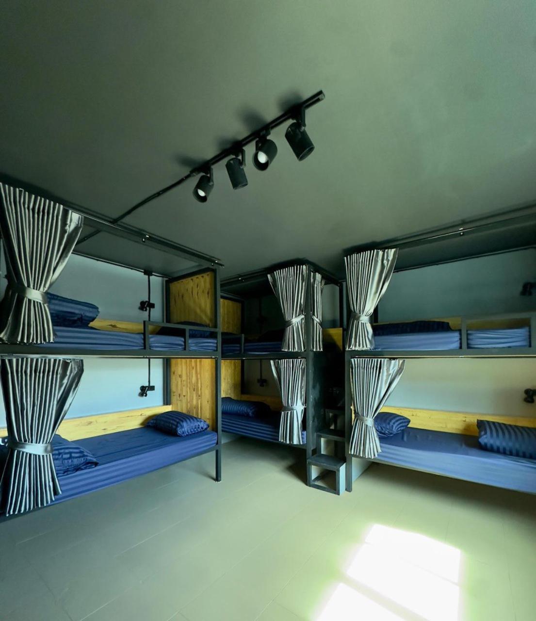 Champagne Hostel & Cafe Pattaya Eksteriør billede