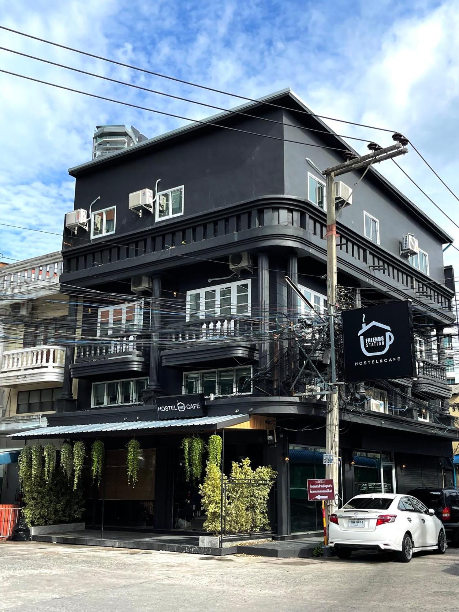 Champagne Hostel & Cafe Pattaya Eksteriør billede