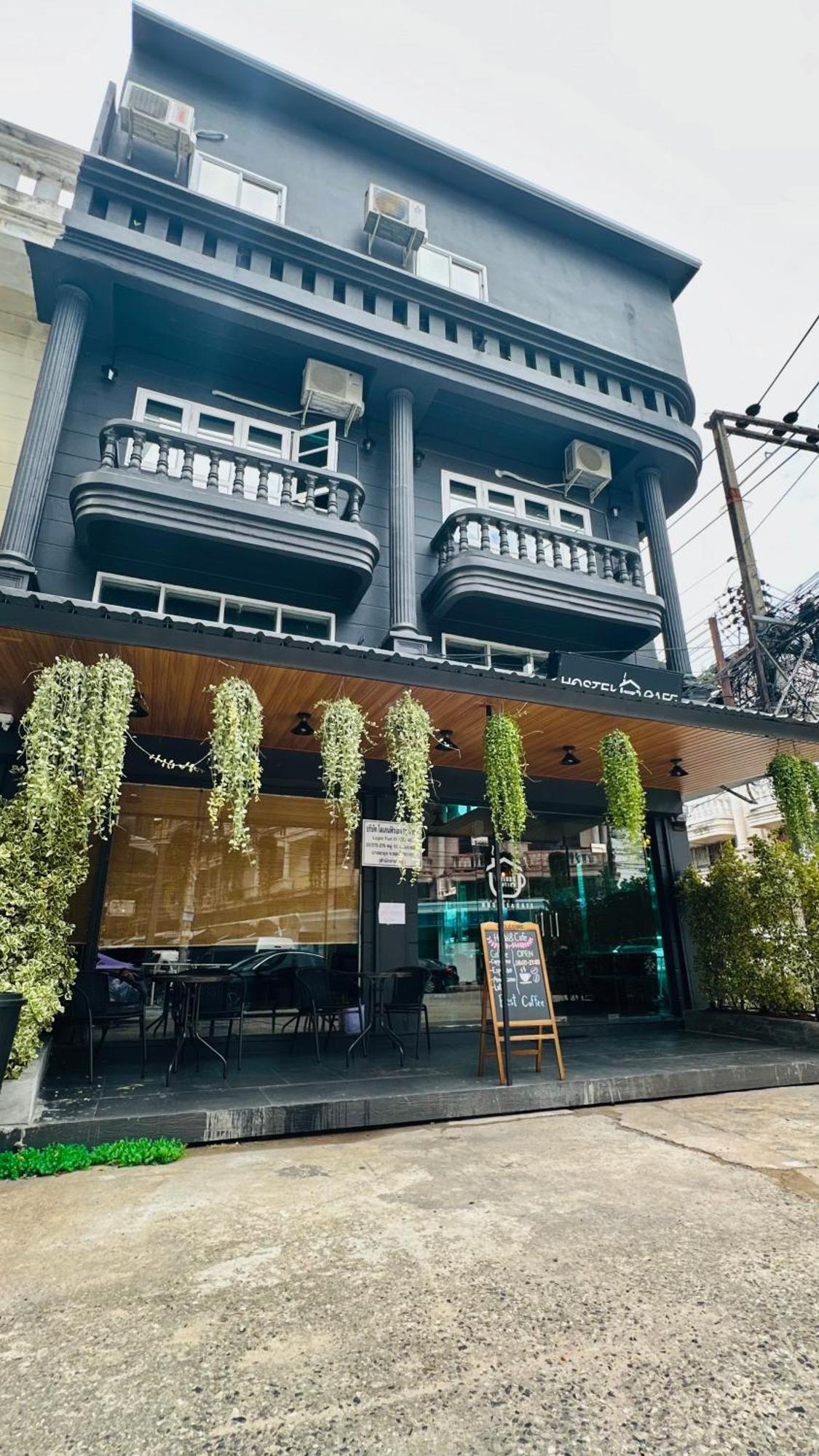 Champagne Hostel & Cafe Pattaya Eksteriør billede