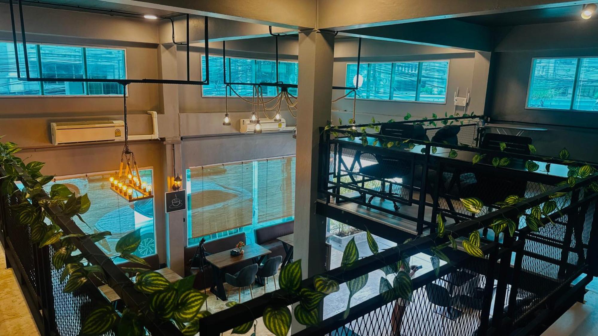 Champagne Hostel & Cafe Pattaya Eksteriør billede