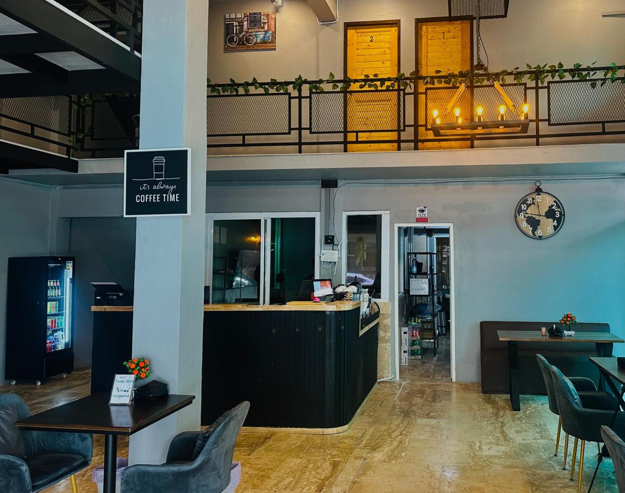 Champagne Hostel & Cafe Pattaya Eksteriør billede
